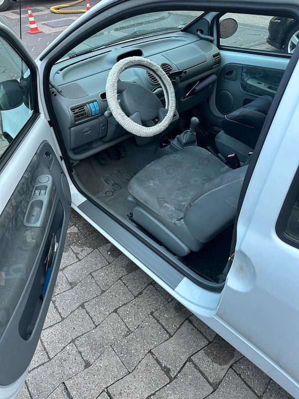 Gebraucht Renault Twingo 58 PS (42 kW) 2006 Weiß Kleinwagen