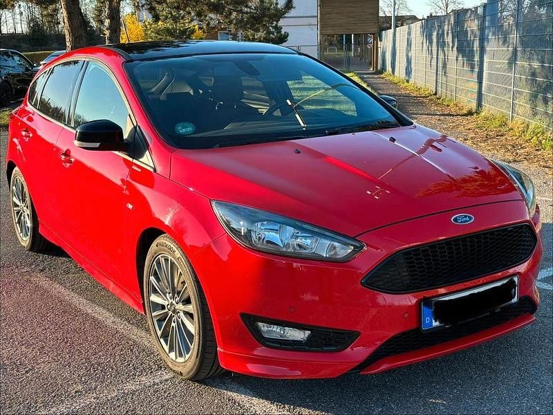Gebraucht Ford Focus ST-Line 140 PS (102 kW) 2018 Rot Limousine