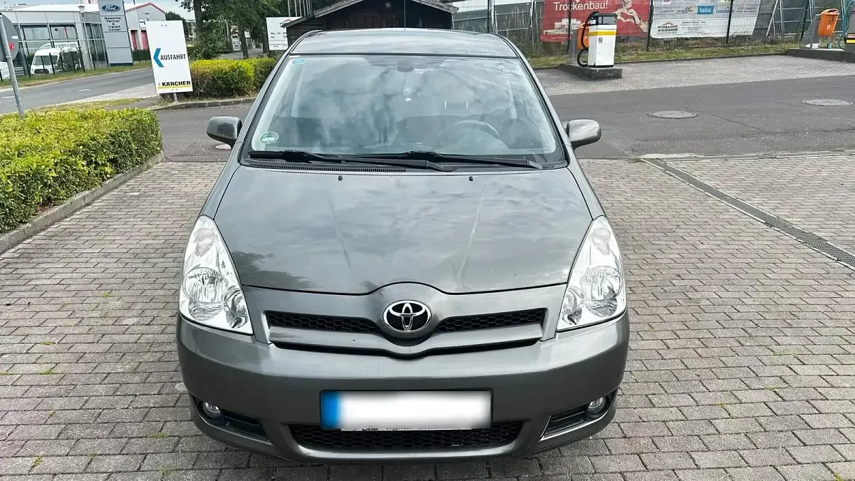 Gebraucht Toyota Corolla Verso 129 PS (94 kW) 2004 Braun Van / Kleinbus