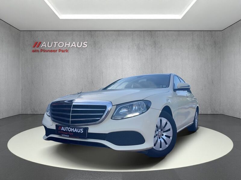 Hellelfenbein Gebraucht 2016 Mercedes E200 Limousine | 8.400 € (Teuer) - Bild 1/4