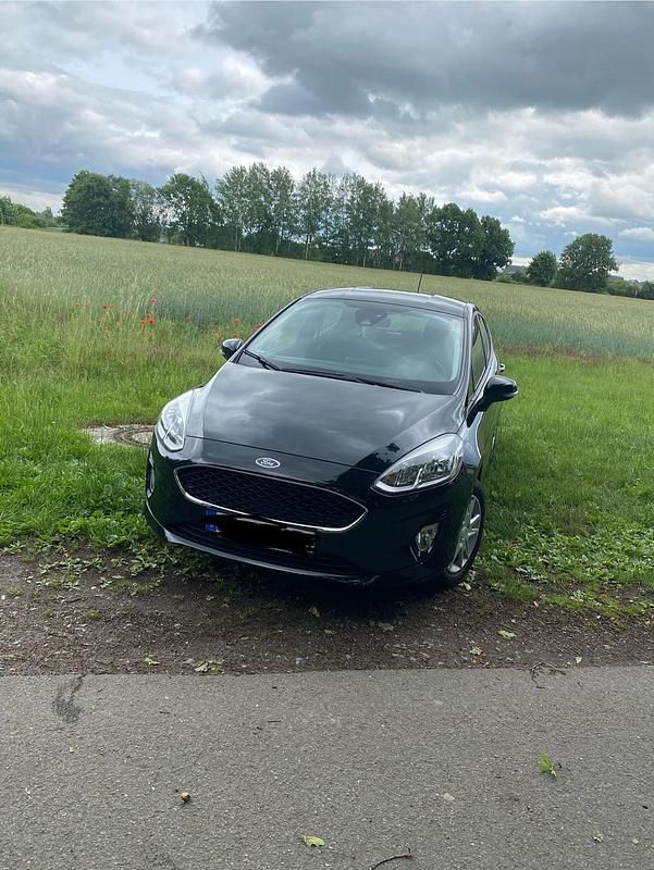 Schwarz Gebraucht 2018 Ford Fiesta Cool & Connect Limousine | 8.300 € (Fairer Preis) - Bild 1/4