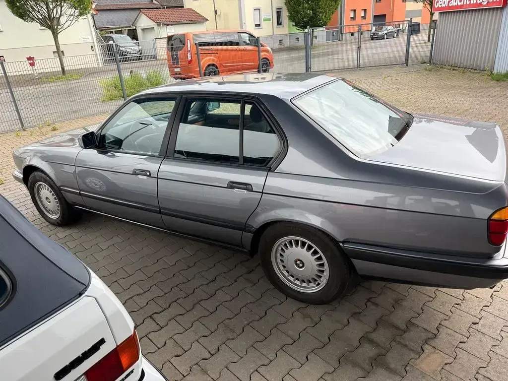 Gebraucht BMW 730 188 PS (138 kW) 1990 Grau Limousine