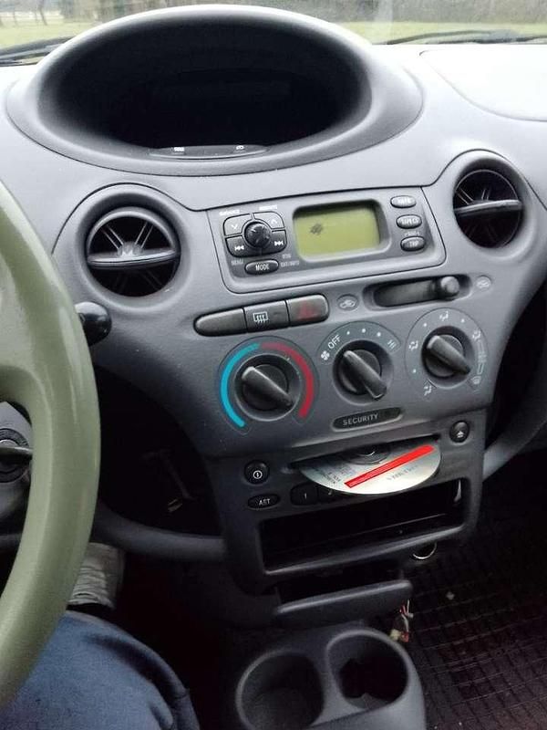 Gebraucht Toyota Yaris Sol 65 PS (47 kW) 2004 Limousine