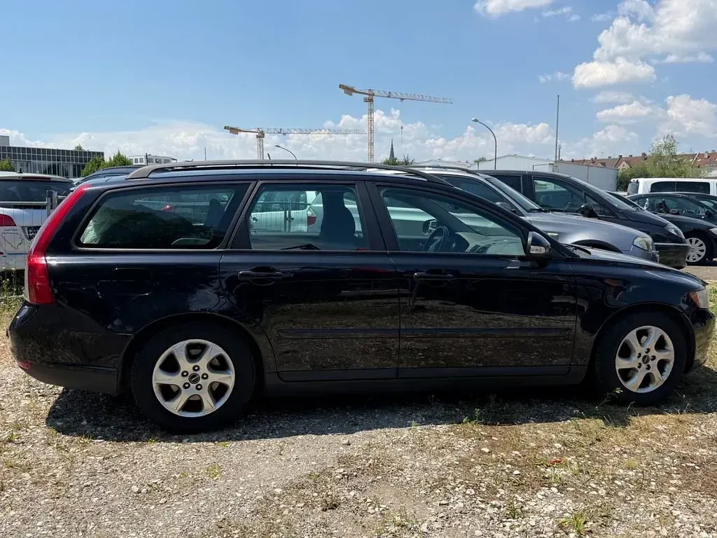 Gebraucht Volvo V50 109 PS (80 kW) 2010 Schwarz Kombi