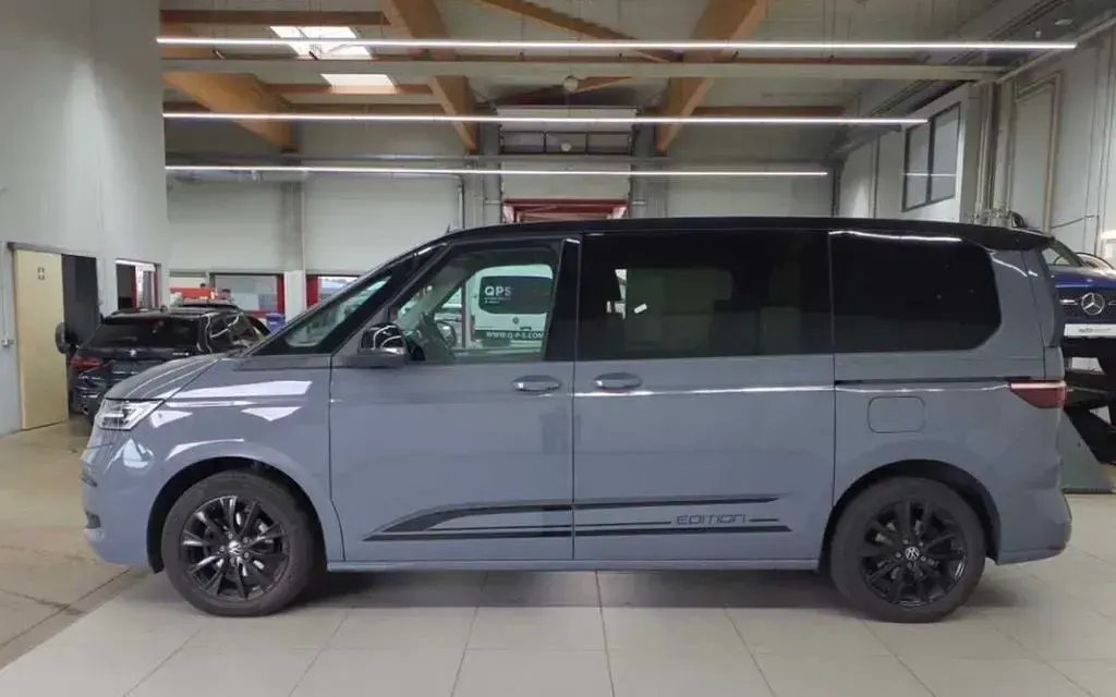 Gebraucht VW Multivan S 150 PS (110 kW) 2023 Grau Van / Kleinbus