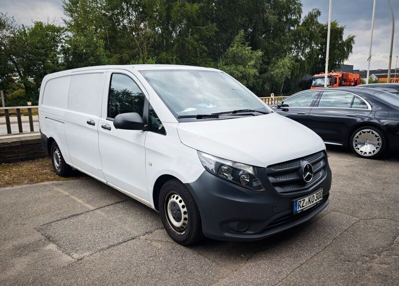Weiß Gebraucht 2018 Mercedes Vito Van / Kleinbus | 12.450 € (Superpreis) - Bild 1/4
