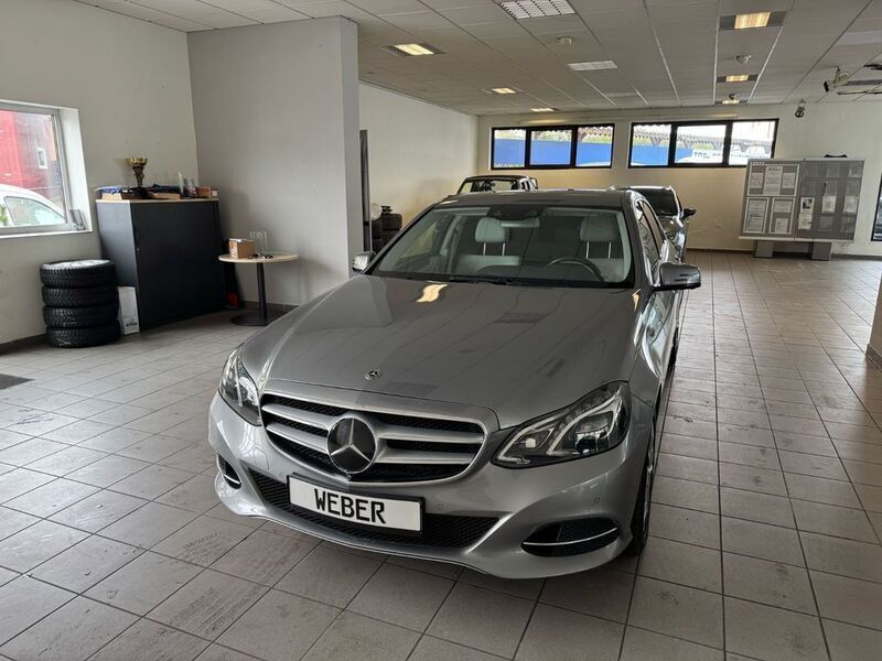 Silber Gebraucht 2013 Mercedes E400 Avantgarde Limousine | 19.999 € (Fairer Preis) - Bild 1/4