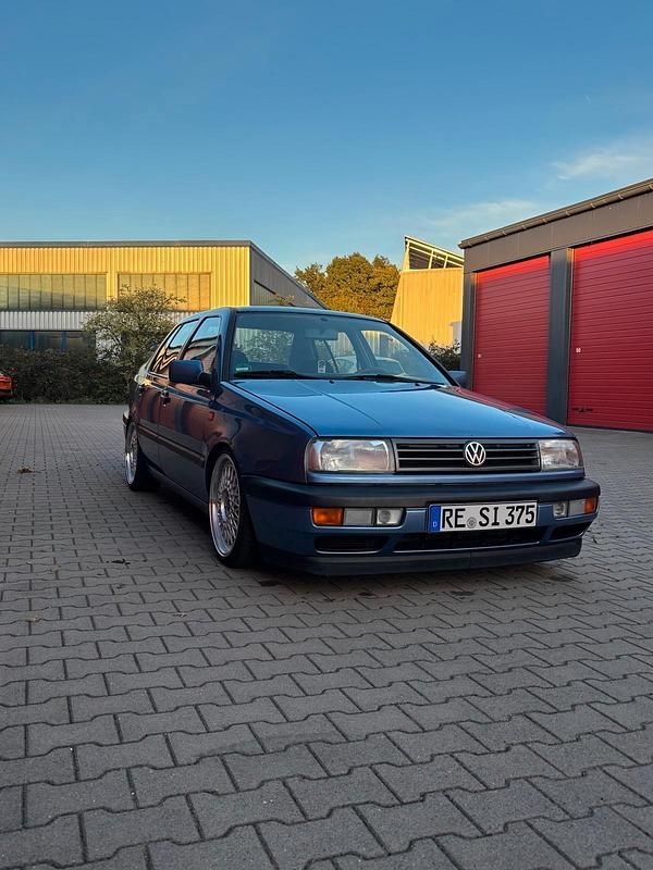 Blau Gebraucht 1993 VW Vento Limousine | 3.700 € - Bild 1/4
