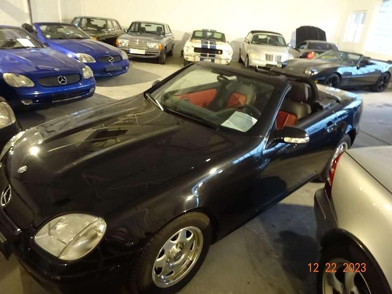 Brilliantschwarzmetallic 197 Gebraucht 2002 Mercedes SLK200 Cabrio | 6.750 € (Teuer) - Bild 1/4