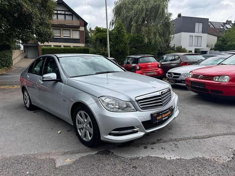 Grau Gebraucht 2011 Mercedes C180 Limousine | 9.999 € (Fairer Preis) - Bild 1/4