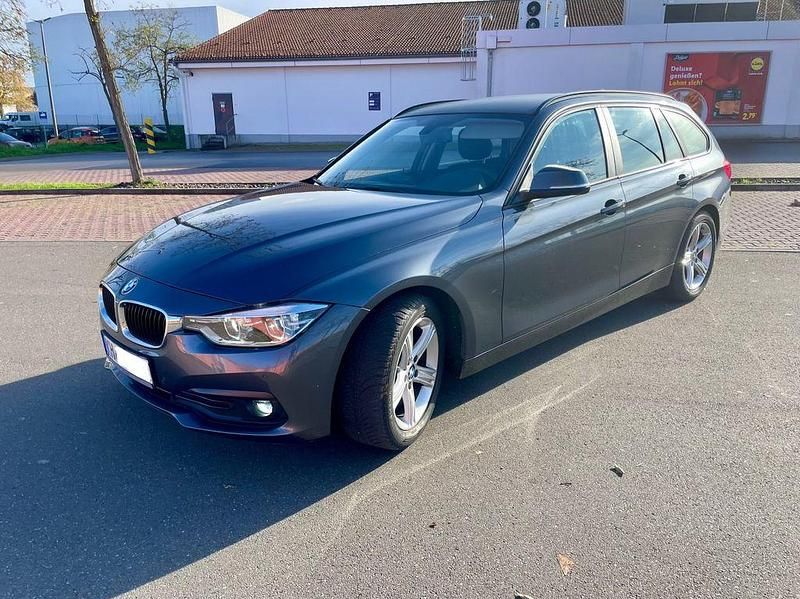 Grau Gebraucht 2016 BMW 320 Kombi | 16.950 € (Fairer Preis) - Bild 1/4