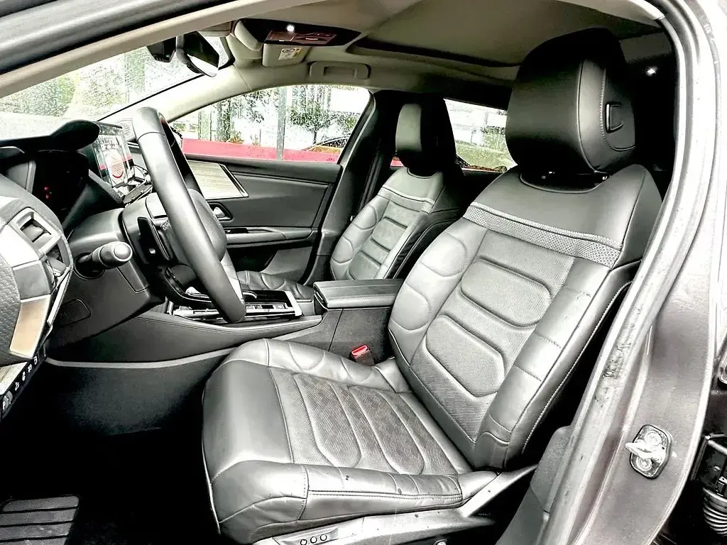 Gebraucht Citroën C5 X Shine 181 PS (133 kW) 2022 Lackierung platiniumgrau/typ Kombi