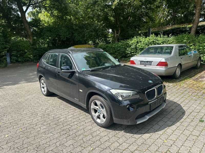 Schwarz Gebraucht 2010 BMW X1 SUV | 4.999 € - Bild 1/4