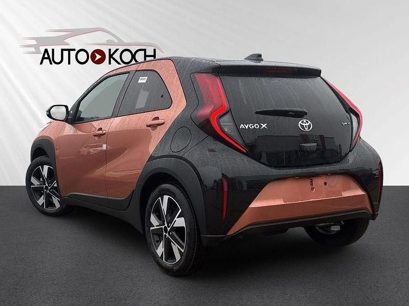 Neu Toyota Aygo X 116 PS (85 kW) 2026 Braun SUV