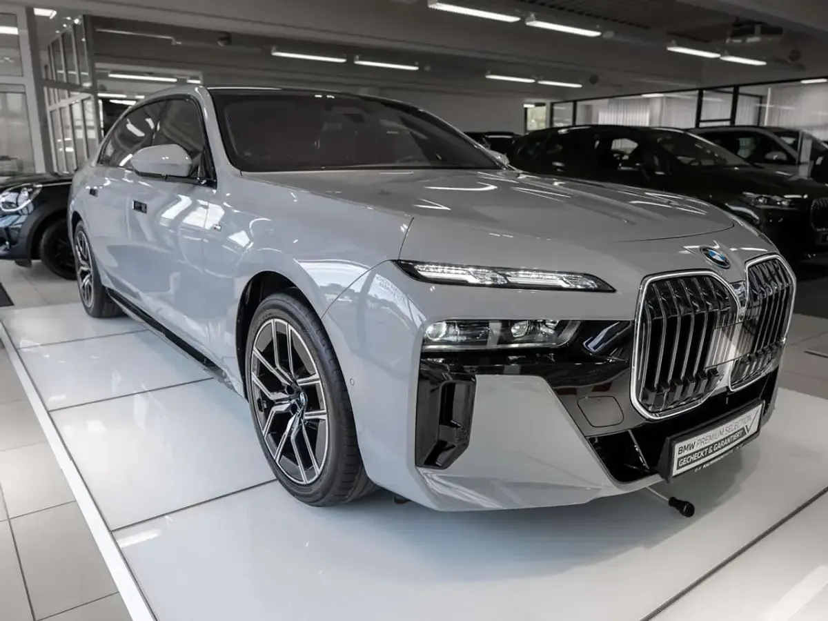 Gebraucht BMW i7 M Sport 400 kW (544 PS) 2024 Grau Limousine