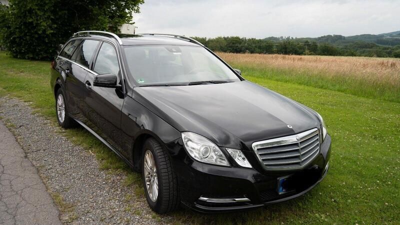 Schwarz Gebraucht 2012 Mercedes E200 Kombi | 6.900 € (Superpreis) - Bild 1/4