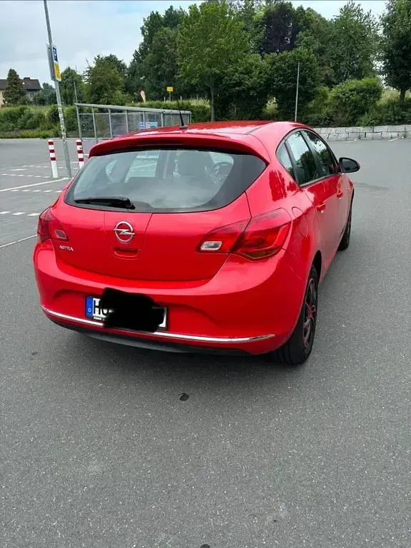 Gebraucht Opel Astra 116 PS (85 kW) 2015 Rot Limousine