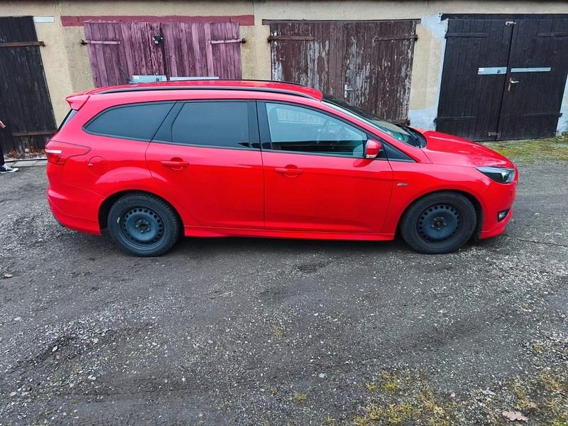 Gebraucht Ford Focus ST-Line 140 PS (102 kW) 2017 Rot Kombi