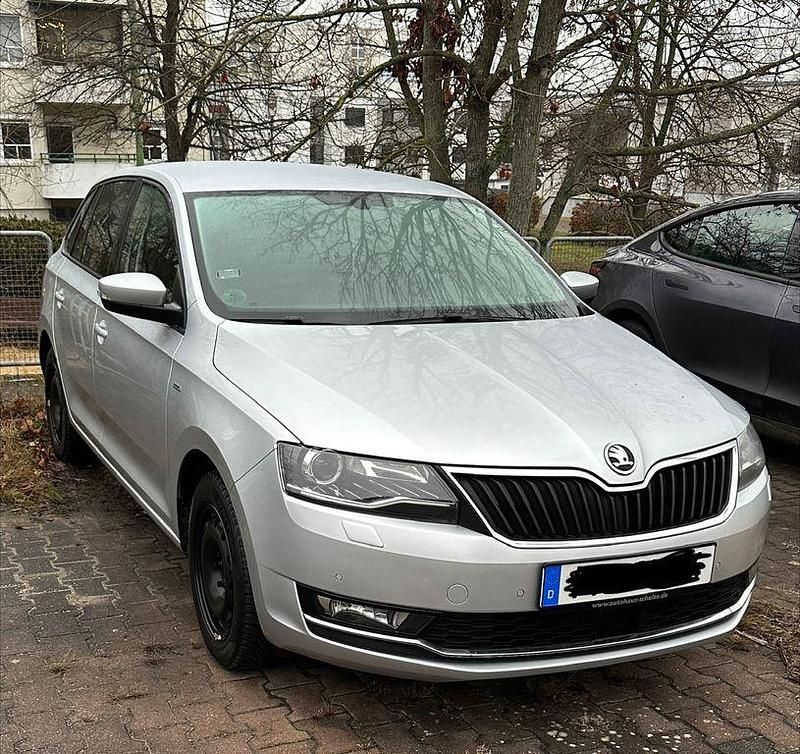 Silber Gebraucht 2018 Skoda Rapid Clever Limousine | 11.999 € (Fairer Preis) - Bild 1/4