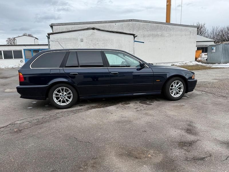 Gebraucht BMW 525 192 PS (141 kW) 2001 Blau Kombi