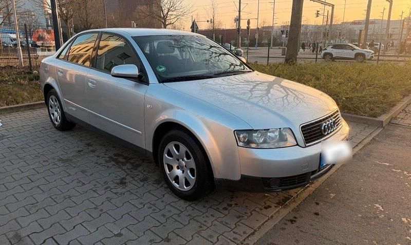 Używany Audi A4 2003 Srebrny Sedan/Limuzyna