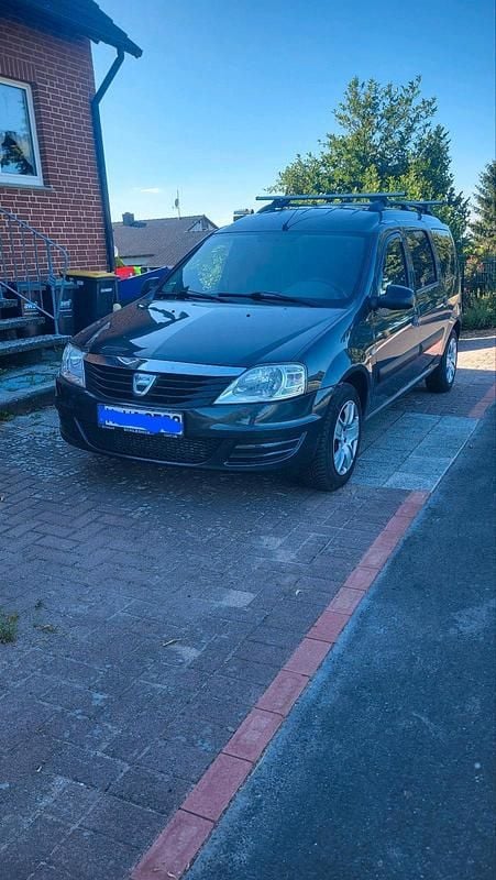 Grau Gebraucht 2013 Dacia Logan MCV Kombi | 4.090 € (Fairer Preis) - Bild 1/4