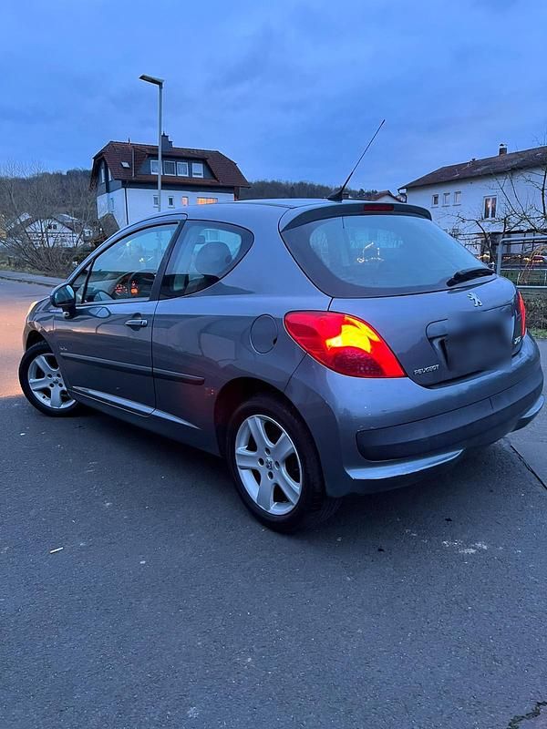 Grau Gebraucht 2009 Peugeot 207 Kleinwagen | 1.000 € (Fairer Preis) - Bild 1/4
