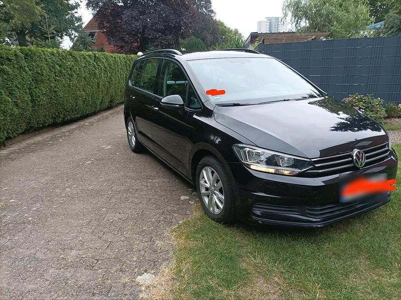 Gebraucht VW Touran 116 PS (85 kW) 2018 Schwarz Van / Kleinbus