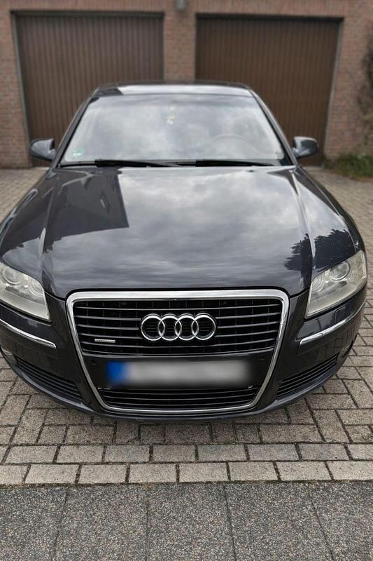 Grau Gebraucht 2006 Audi A8L Ambiente Limousine | 6.500 € - Bild 1/4
