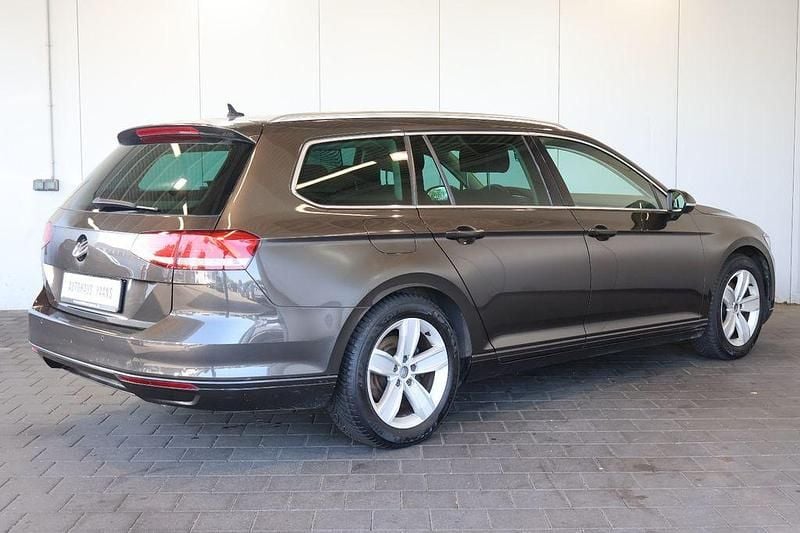 Second-hand VW Passat Comfortline 120 CP (88 kW) 2015 Negru Berlinǎ