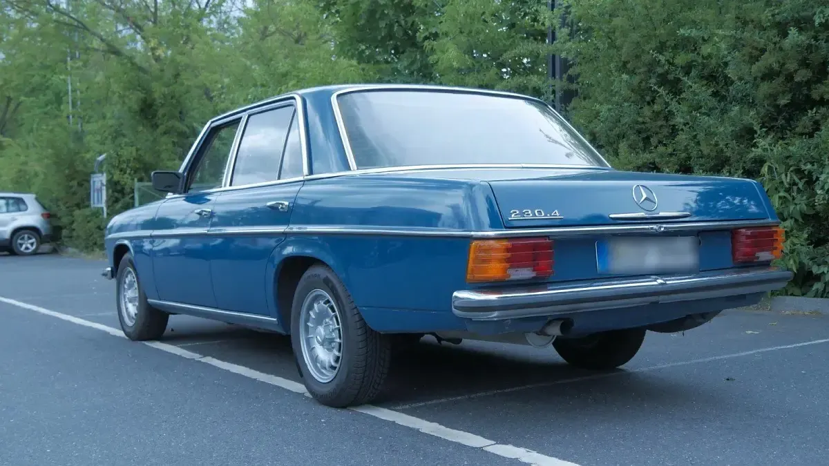 Gebraucht Mercedes 230 110 PS (80 kW) 1975 Blau Limousine