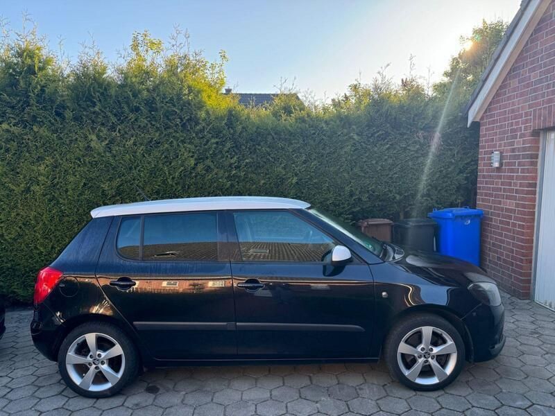 Schwarz Gebraucht 2010 Skoda Fabia Sport Kleinwagen | 5.950 € (Etwas zu teuer) - Bild 1/4