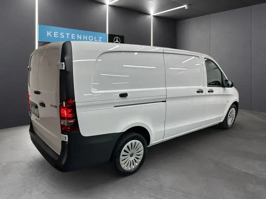 Gebraucht Mercedes Vito 163 PS (119 kW) 2025 Arktikweiß Van
