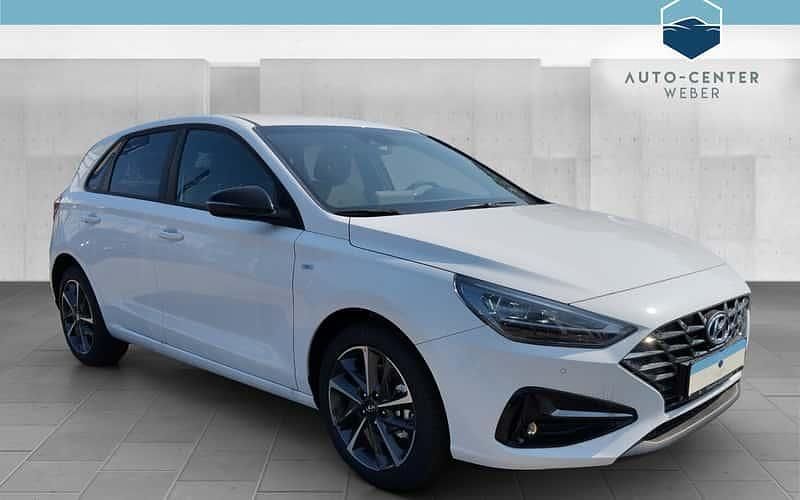 Weiß Gebraucht 2024 Hyundai i30 Advantage Limousine | 21.490 € (Guter Preis) - Bild 1/4