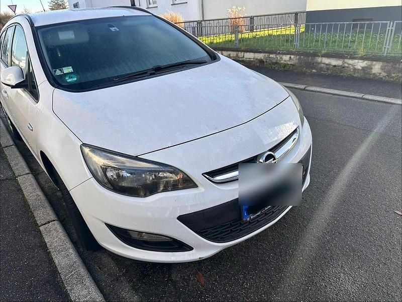Weiß Gebraucht 2014 Opel Astra Kombi | 2.200 € (Superpreis) - Bild 1/4