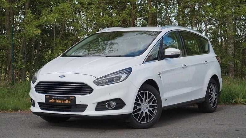 Weiß Gebraucht 2019 Ford S-MAX Ambiente Van / Kleinbus | 14.800 € - Bild 1/4