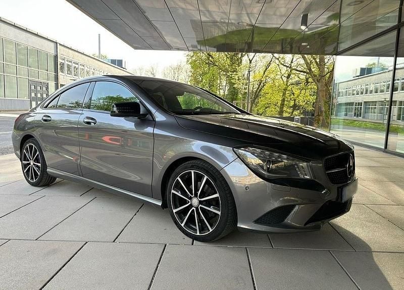 Grau Gebraucht 2014 Mercedes CLA180 Night Limousine | 11.100 € (Fairer Preis) - Bild 1/4