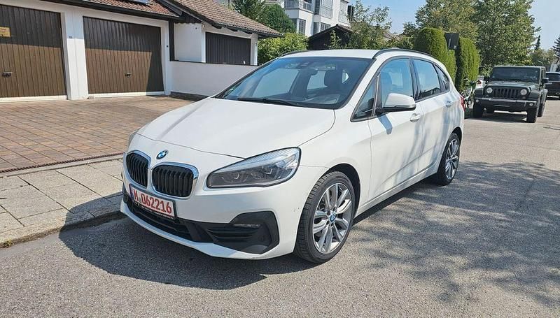 Weiß Gebraucht 2020 BMW 220 Advantage Van / Kleinbus | 14.900 € (Fairer Preis) - Bild 1/4