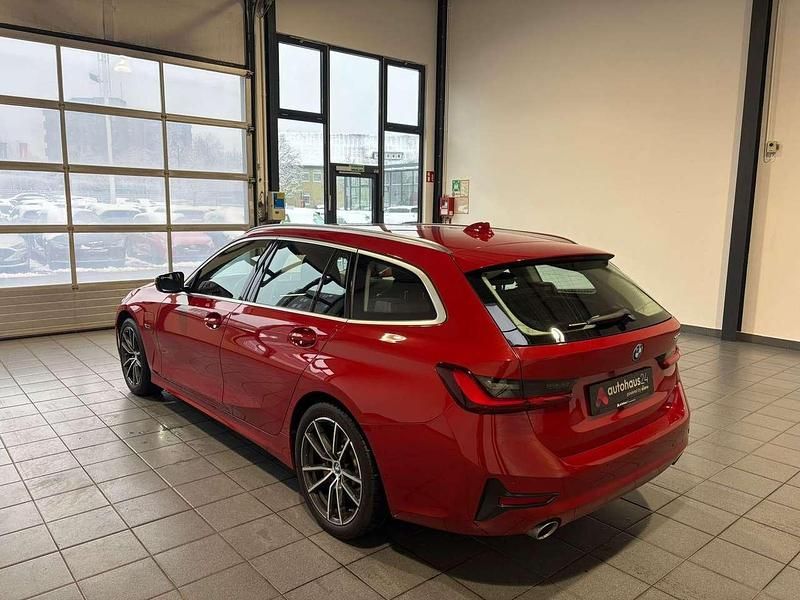 Gebraucht BMW 320e Advantage 204 PS (150 kW) 2021 Rot Kombi