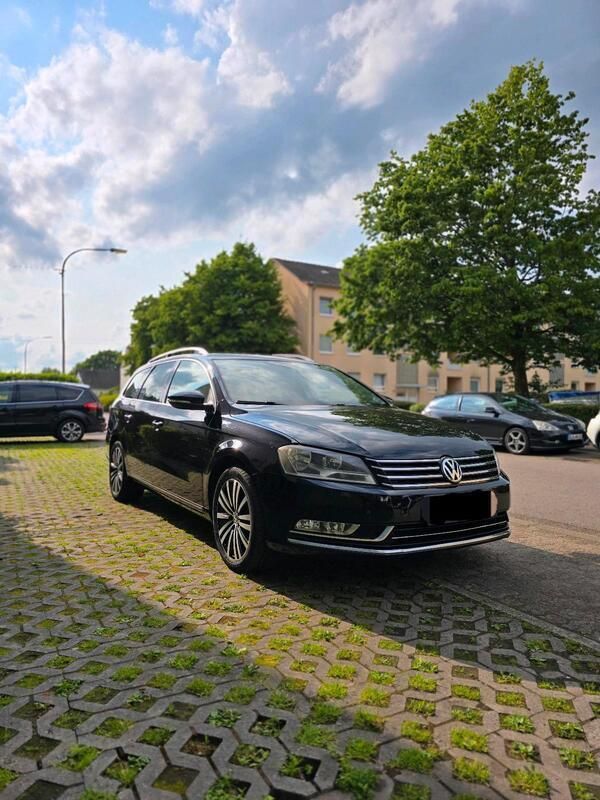 Schwarz Gebraucht 2012 VW Passat Kombi | 10.500 € (Etwas zu teuer) - Bild 1/4