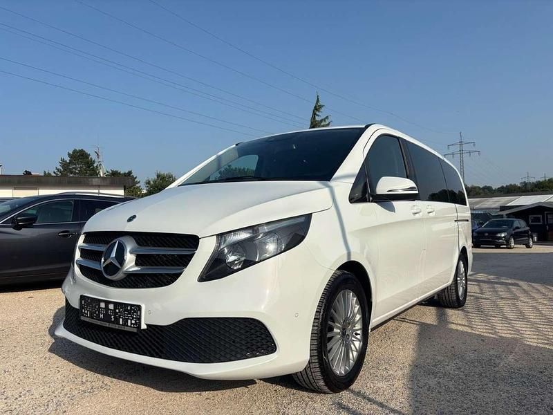 Bergkristallweiss Gebraucht 2021 Mercedes V220 Van / Kleinbus | 39.390 € (Fairer Preis) - Bild 1/4