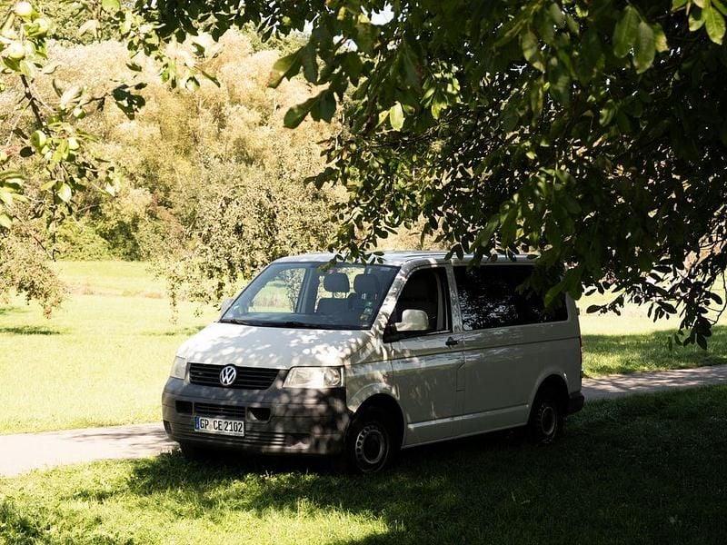 Weiß Gebraucht 2009 VW Caravelle Van / Kleinbus | 6.000 € (Superpreis) - Bild 1/4