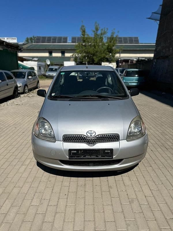 Silber Gebraucht 2001 Toyota Yaris Kleinwagen | 890 € (Guter Preis) - Bild 1/4