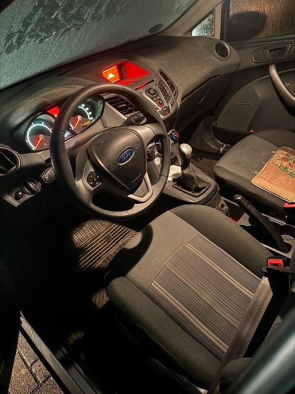 Gebraucht Ford Fiesta 90 PS (66 kW) 2008 Blau Kleinwagen