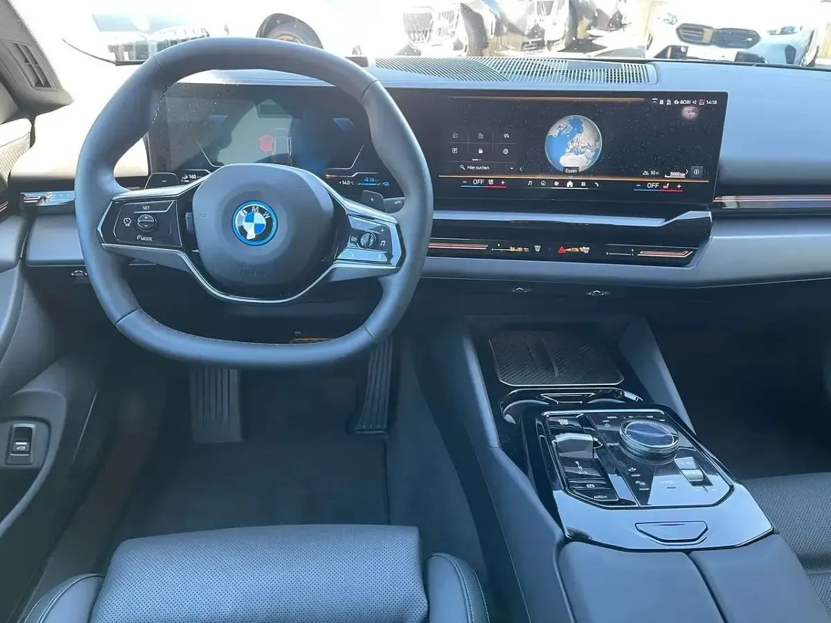 Gebraucht BMW 530e Sport Line 299 PS (219 kW) 2025 Sophistograu brillianteffekt Kombi