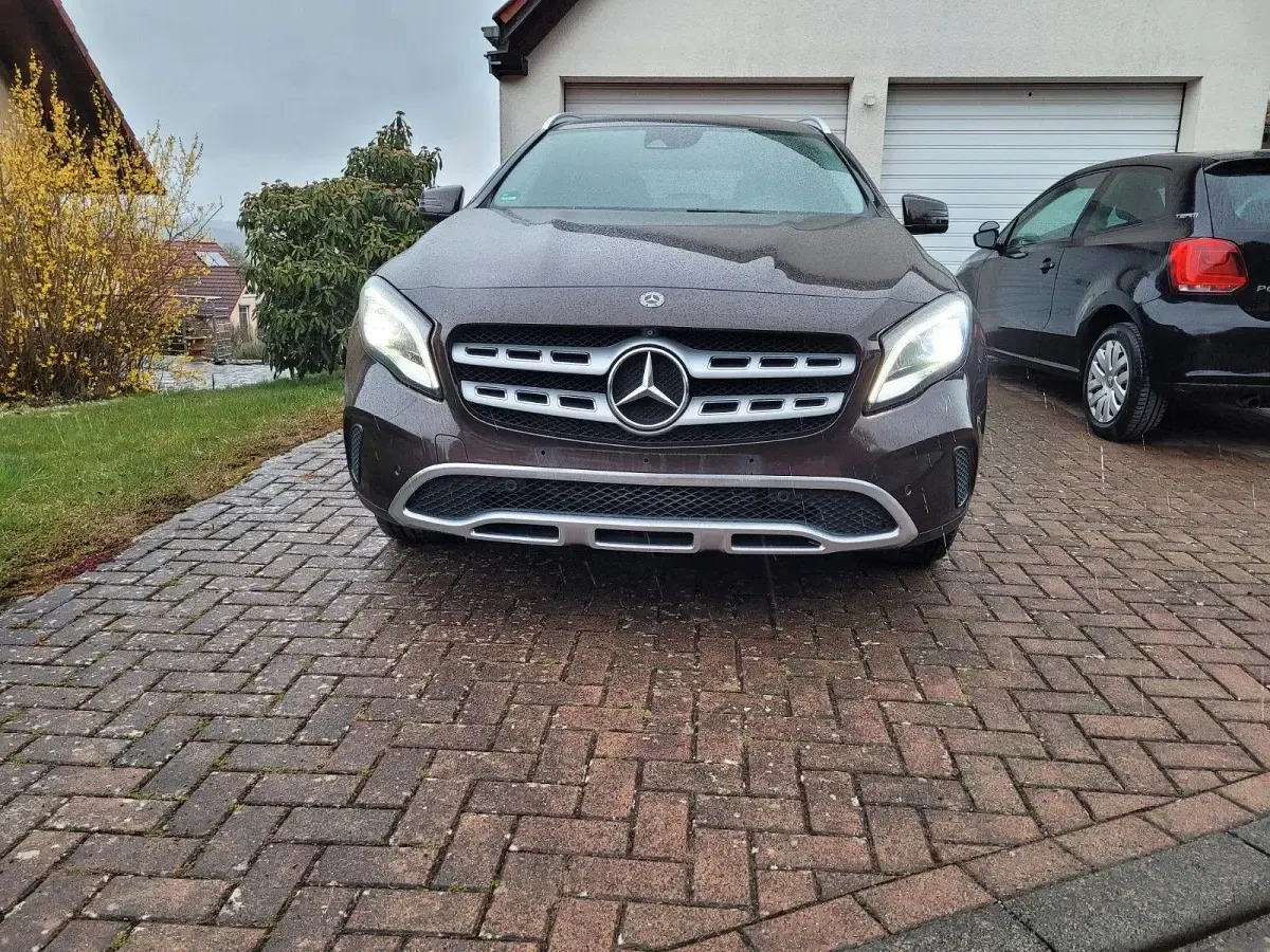 Gebraucht Mercedes GLA220 Urban 177 PS (130 kW) 2018 Schwarz SUV