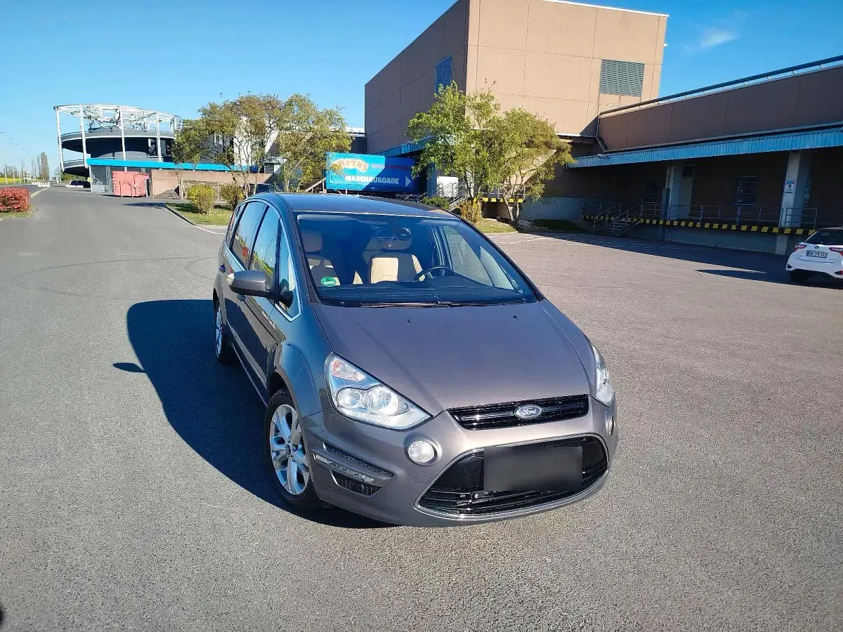 Gebraucht Ford S-MAX Titanium 200 PS (147 kW) 2012 Braun Van / Kleinbus