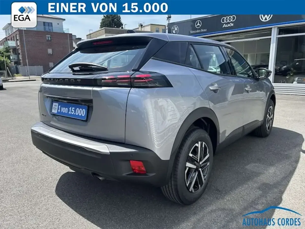 Neu Peugeot 2008 Style 101 PS (74 kW) 2026 Grau SUV