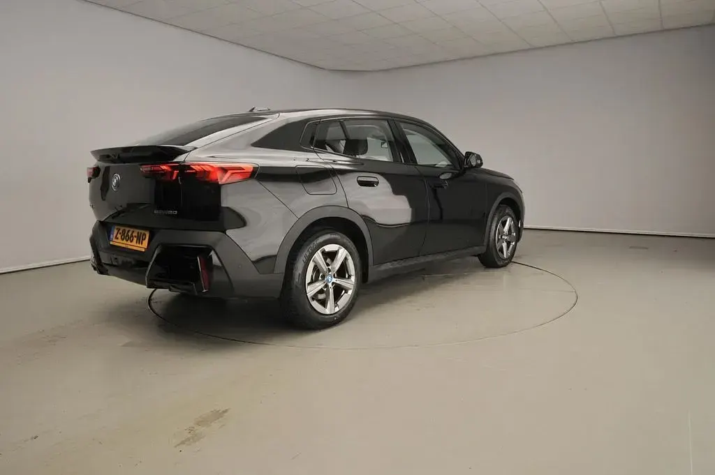 Gebraucht BMW iX2 Sport Line 150 kW (204 PS) 2024 Schwarz SUV