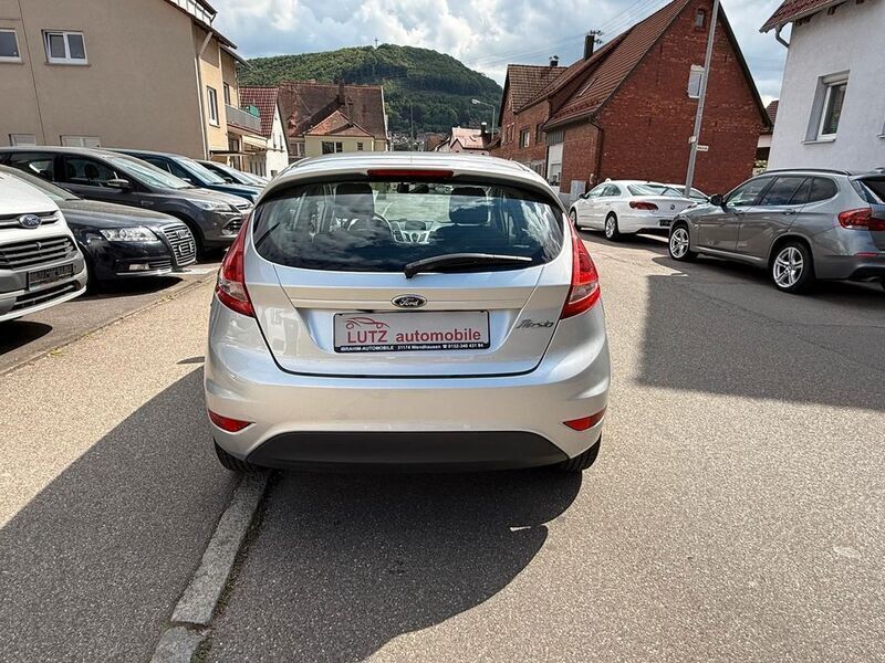 Gebraucht Ford Fiesta Trend 95 PS (69 kW) 2012 Polarsilber metallic Kleinwagen